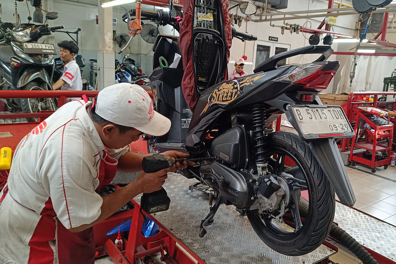 Spesial Hari Pelanggan Nasional, Servis Motor Matic Honda Diskon 30 Persen!