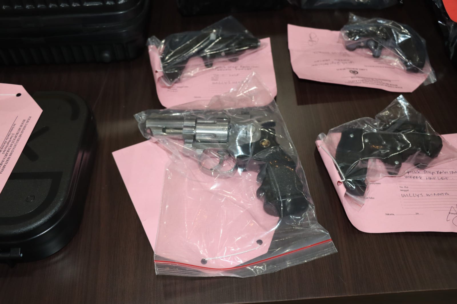 Temuan Mengejutkan di Jakbar, Ratusan Amunisi Ilegal Berhasil Diamankan Polisi