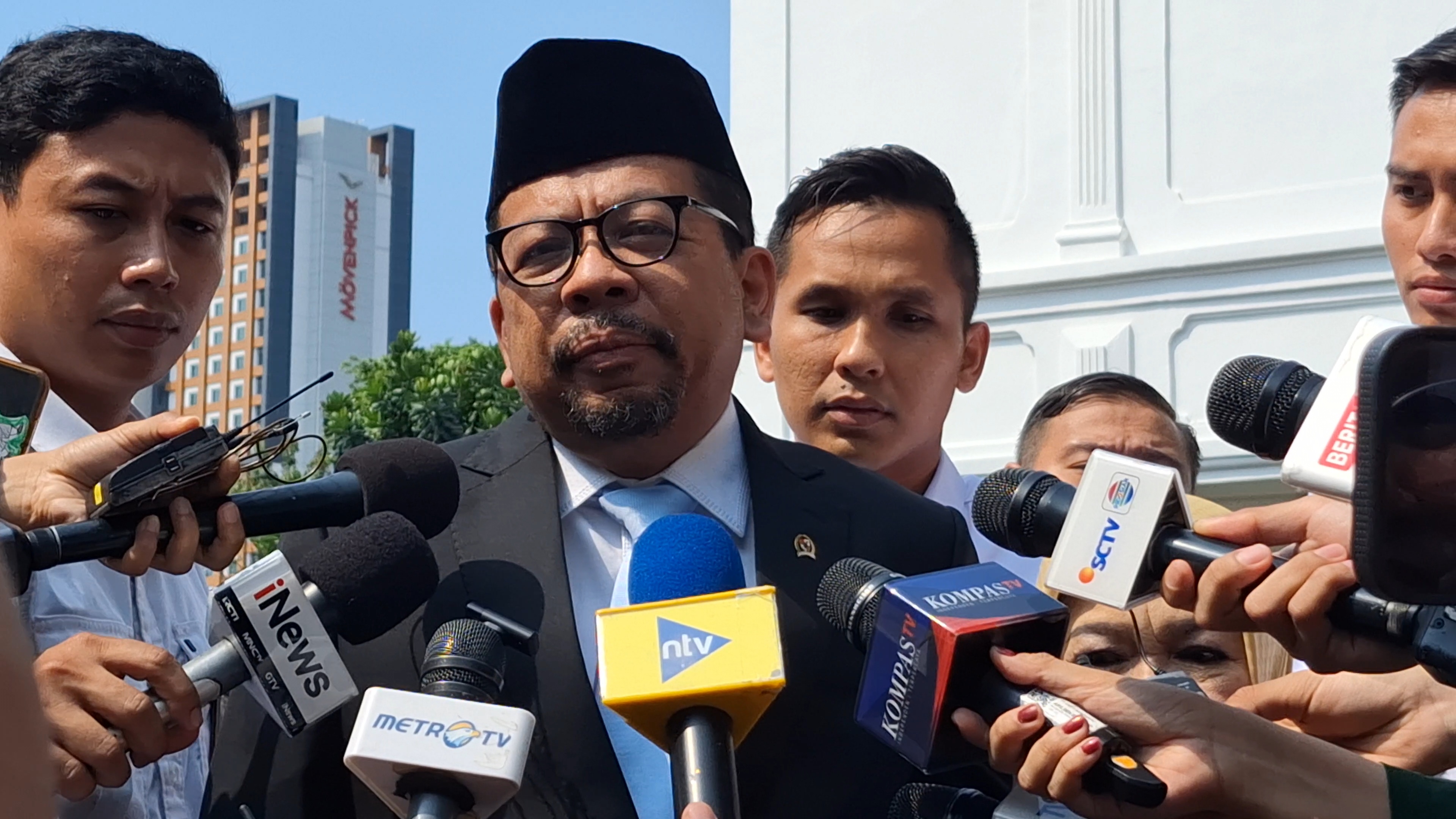 Datang Bersama Ibunda, Qodari Hadiri Agenda Istana Jelang Reshuffle