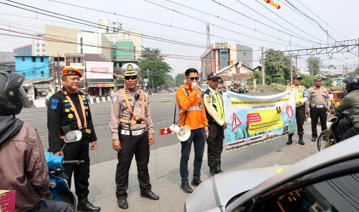 KAI Daop 1 Kembali Bersih-bersih Pengendara Nakal di JPL, 116 Kecelakaan Terjadi Sepanjang 2024 