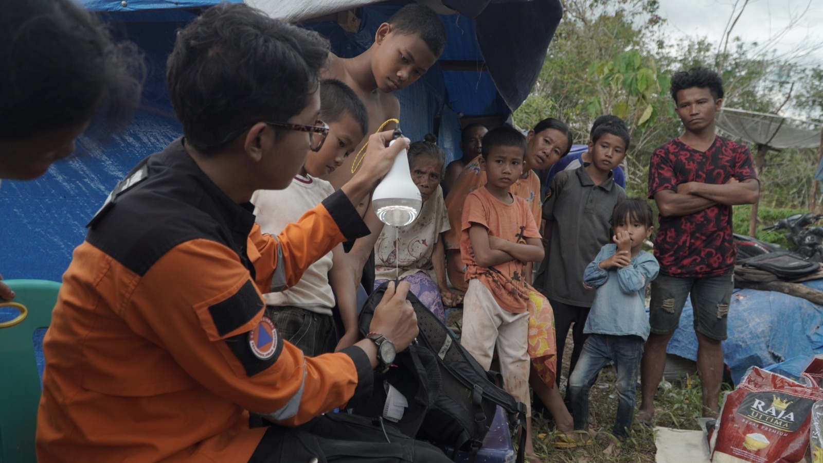 Dompet Dhuafa Distribusi Lampu Solar Panel, Alternatif Penerangan di Kala Darurat