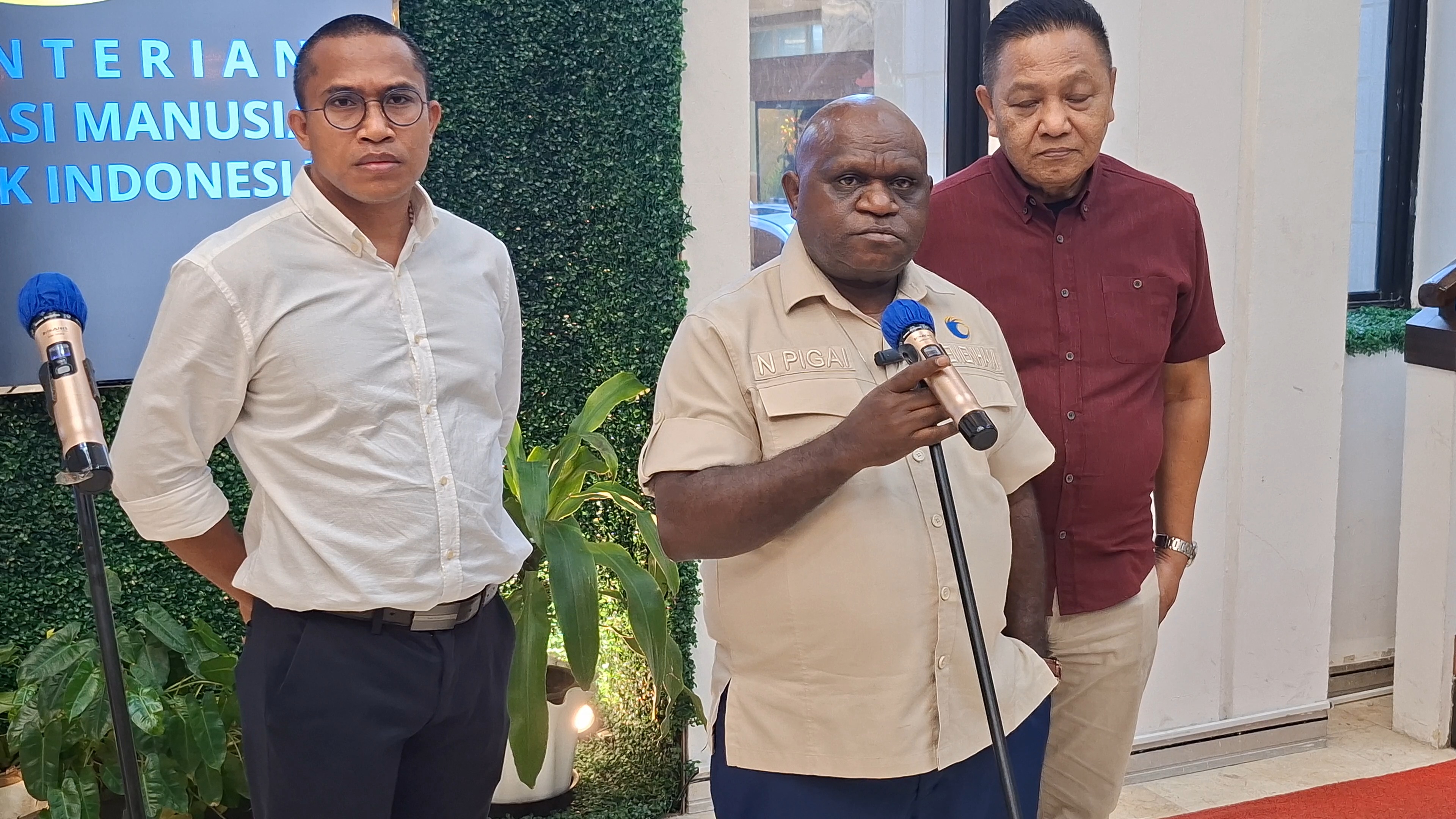 Natalius Pigai Tegur Meutya Hafid: Jangan Kriminalisasi Amien Rais