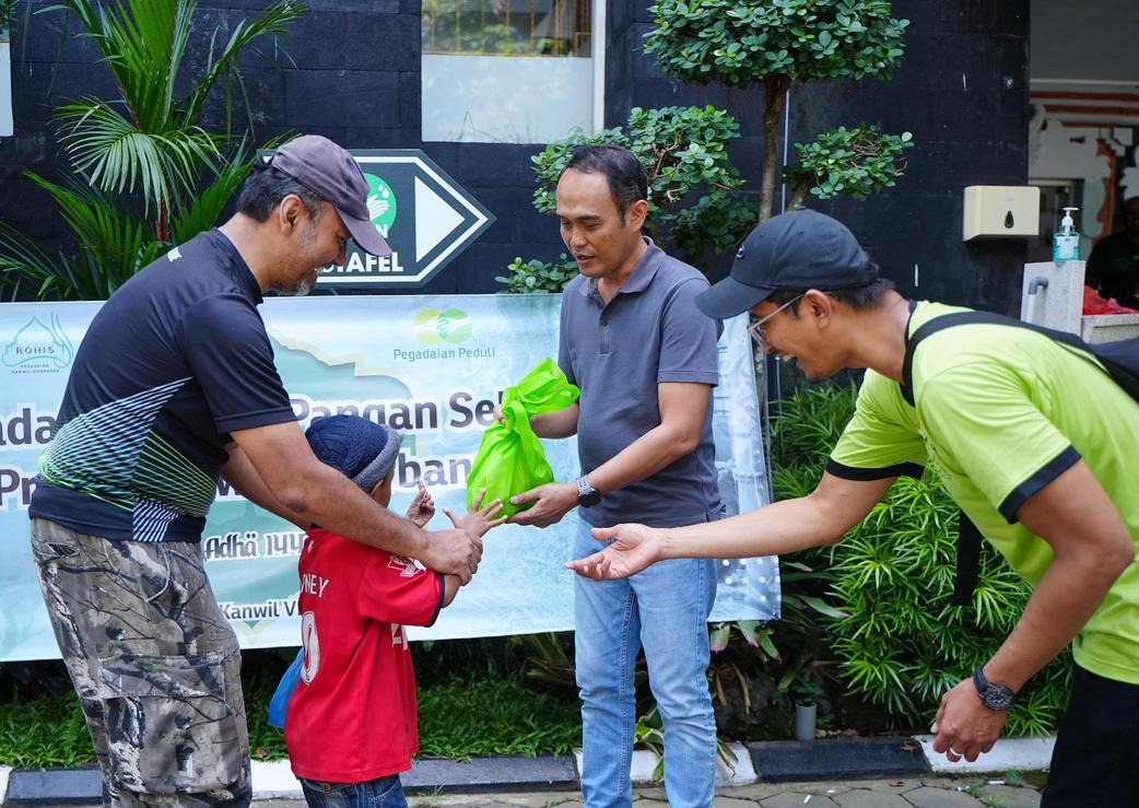 Pegadaian Salurkan 913 Hewan Kurban ke Seluruh Indonesia