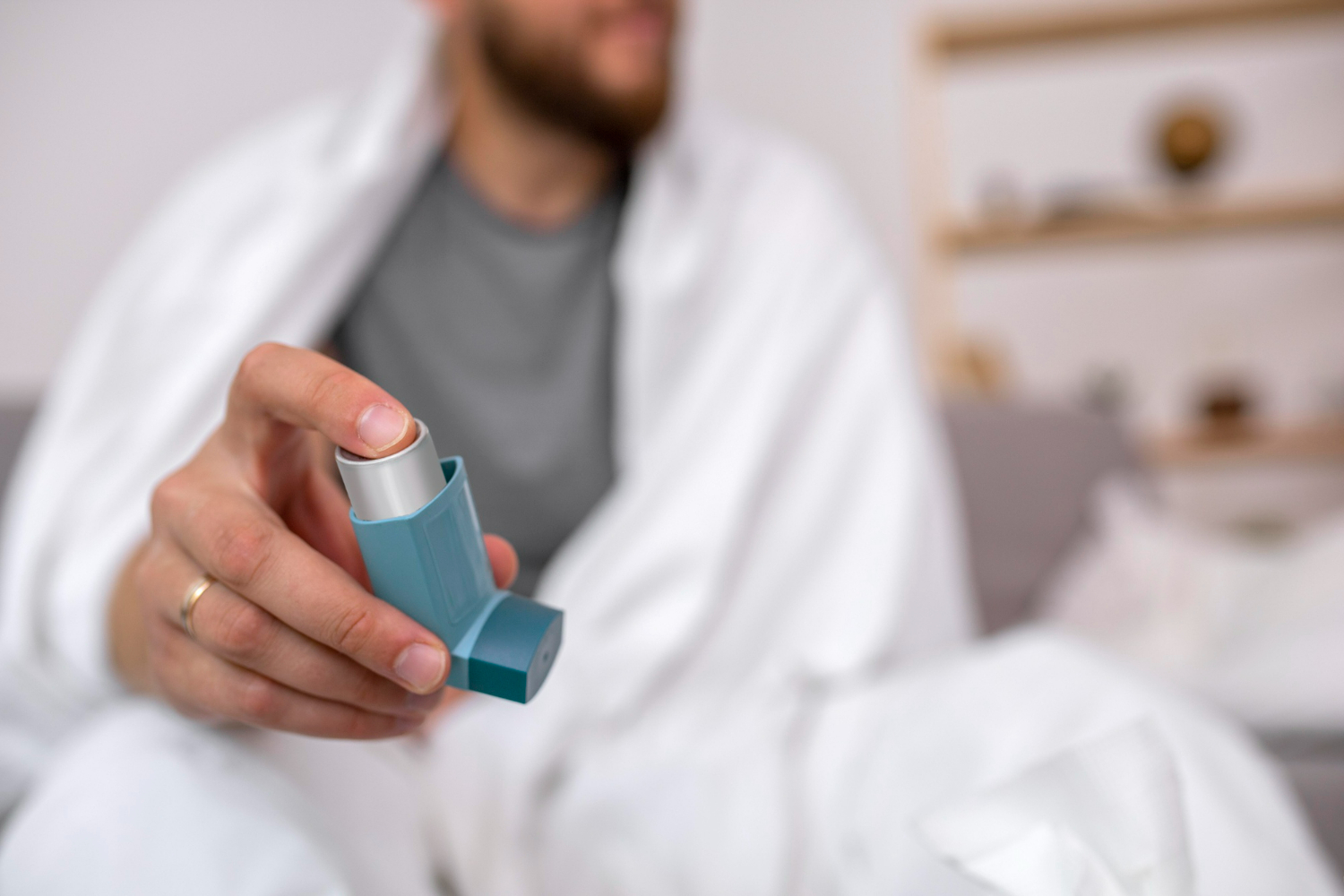 Apakah Menghirup Minyak Kayu Putih dan Inhaler Membatalkan Puasa? Ini Penjelasannya!