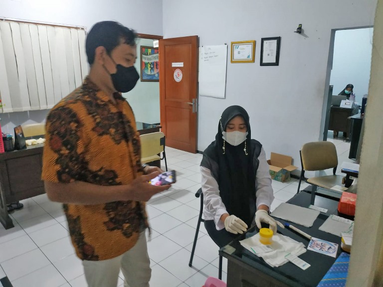 BNNK Tes Urine Sekwan Surabaya 