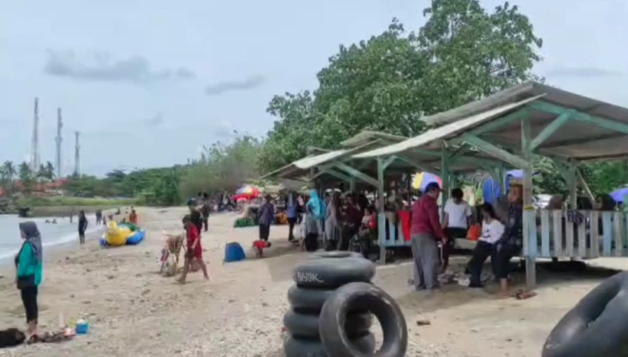 Pesona Pasir Putih Bagedur, Magnet Wisata Keluarga di Lebak pada Libur Lebaran