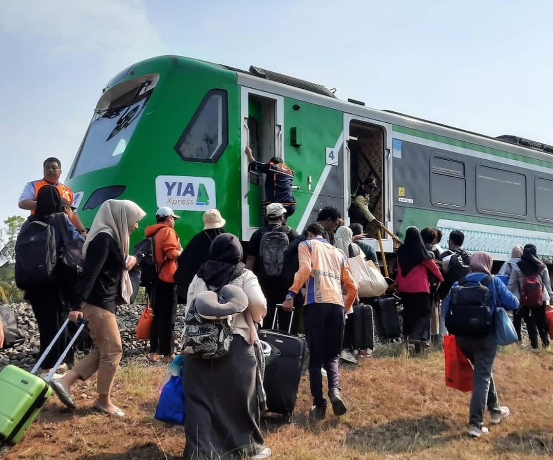 Kemenhub Turunkan Petugas Evakuasi KA Argo Semeru dan Argo Wilis yang Anjlok di Kulonprogo, Penumpang Diangkut dengan Kereta Pengganti ke Gambir