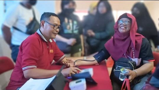 Gandeng Sego Anget dan Sinar Gama, Rumah Relawan Indonesia Gelar Periksa Kesehatan Gratis