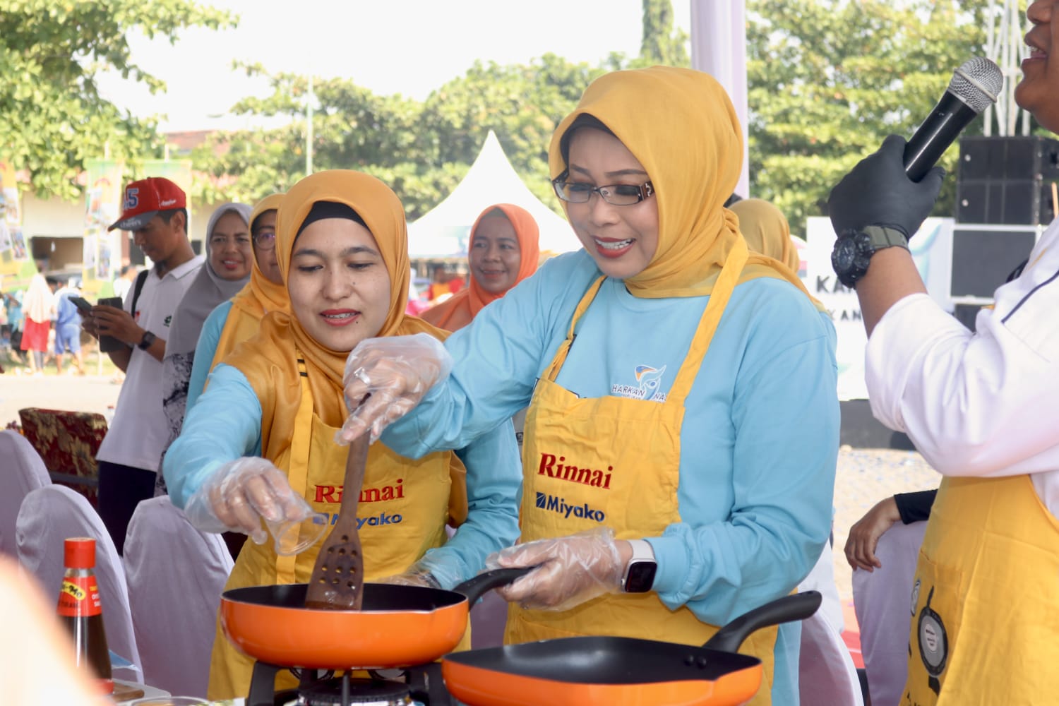 Tiga Ribu Porsi Ikan Dibagikan Gratis oleh Dinas Perikanan Kota Pasuruan 