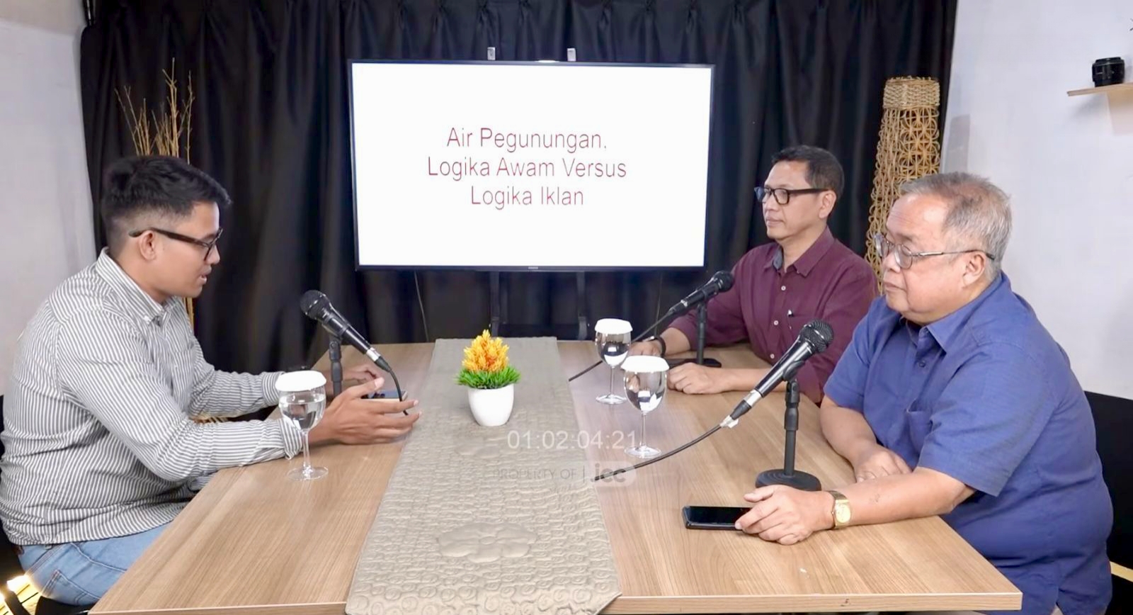 Simak! Pakar Hidrologi dan Pakar Etika Sebut Klaim 'Air Pegunungan' dalam Iklan AQUA Bukan Overclaim