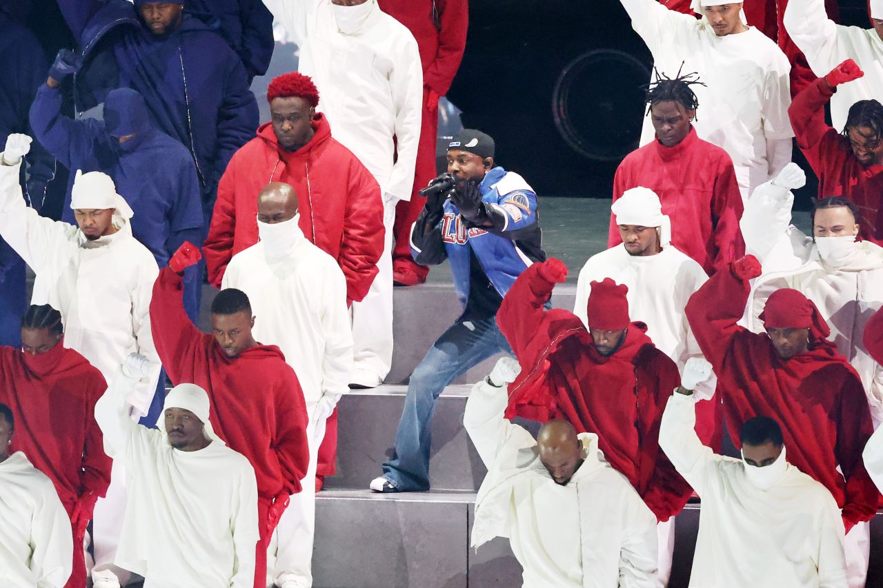 Kendrick Lamar Sebut Drake Pedofil Saat Tampil di Super Bowl LIX Halftime Show 2025