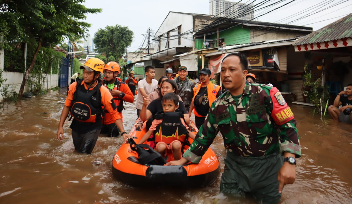 31 RT di Jakarta Terendam Banjir Pagi Ini, Ketinggian Air Hampir 2 Meter di Cawang
