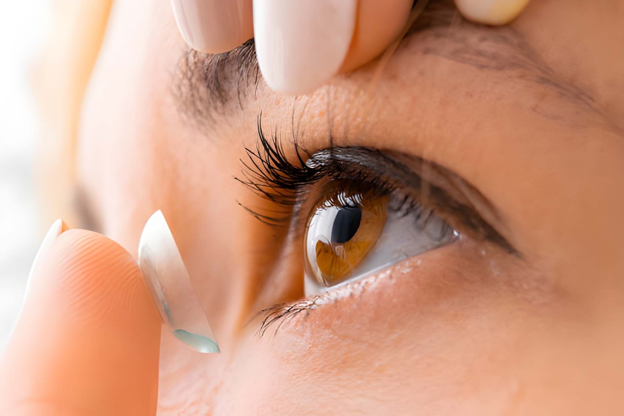 7 Tip Memilih Softlens untuk Pemula yang Nyaman & Anti Iritasi