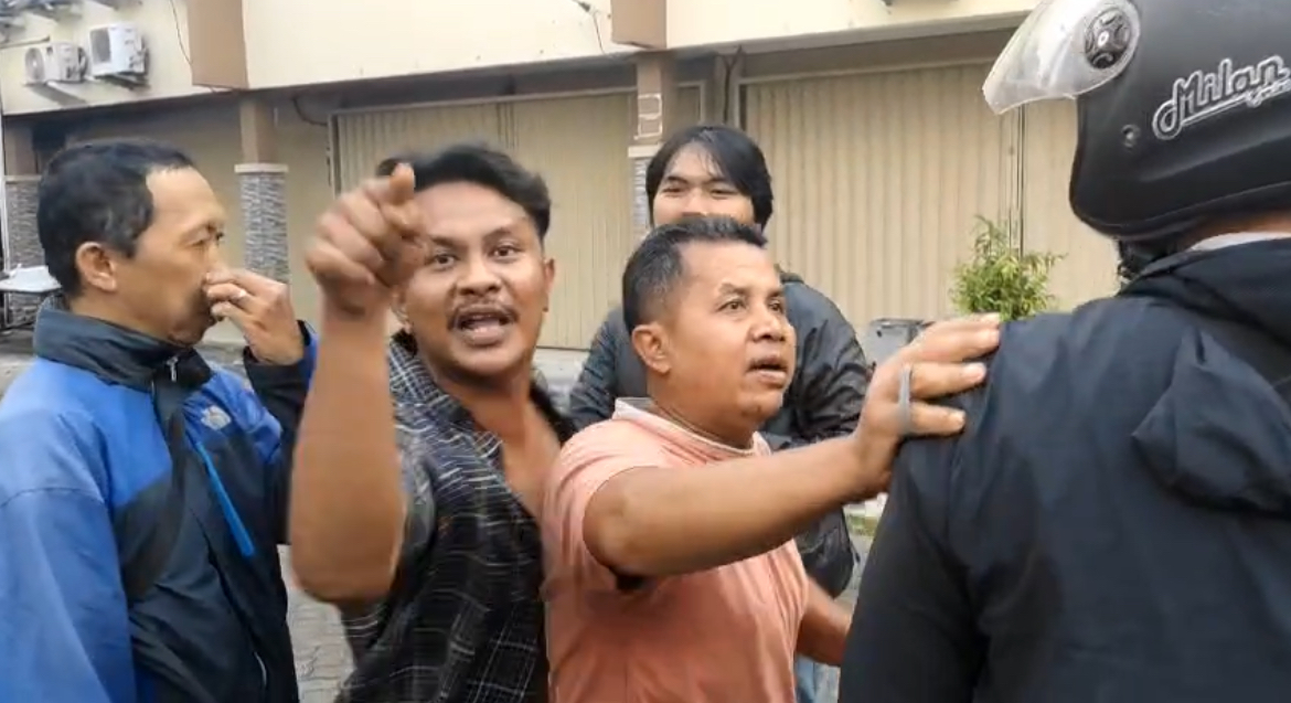 Mau Liput Lowongan Kerja Bodong di Ruko Bekasi, Wartawan Diintimidasi Preman! 