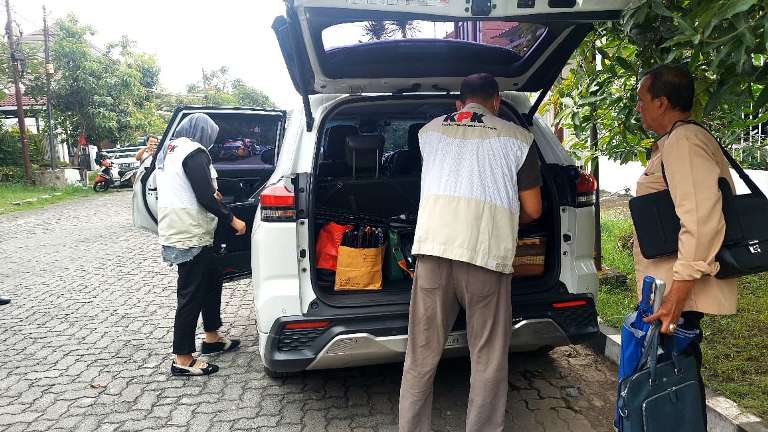 KPK Geledah Kantor PT Widya Satria Surabaya Milik Erlangga Satriagung