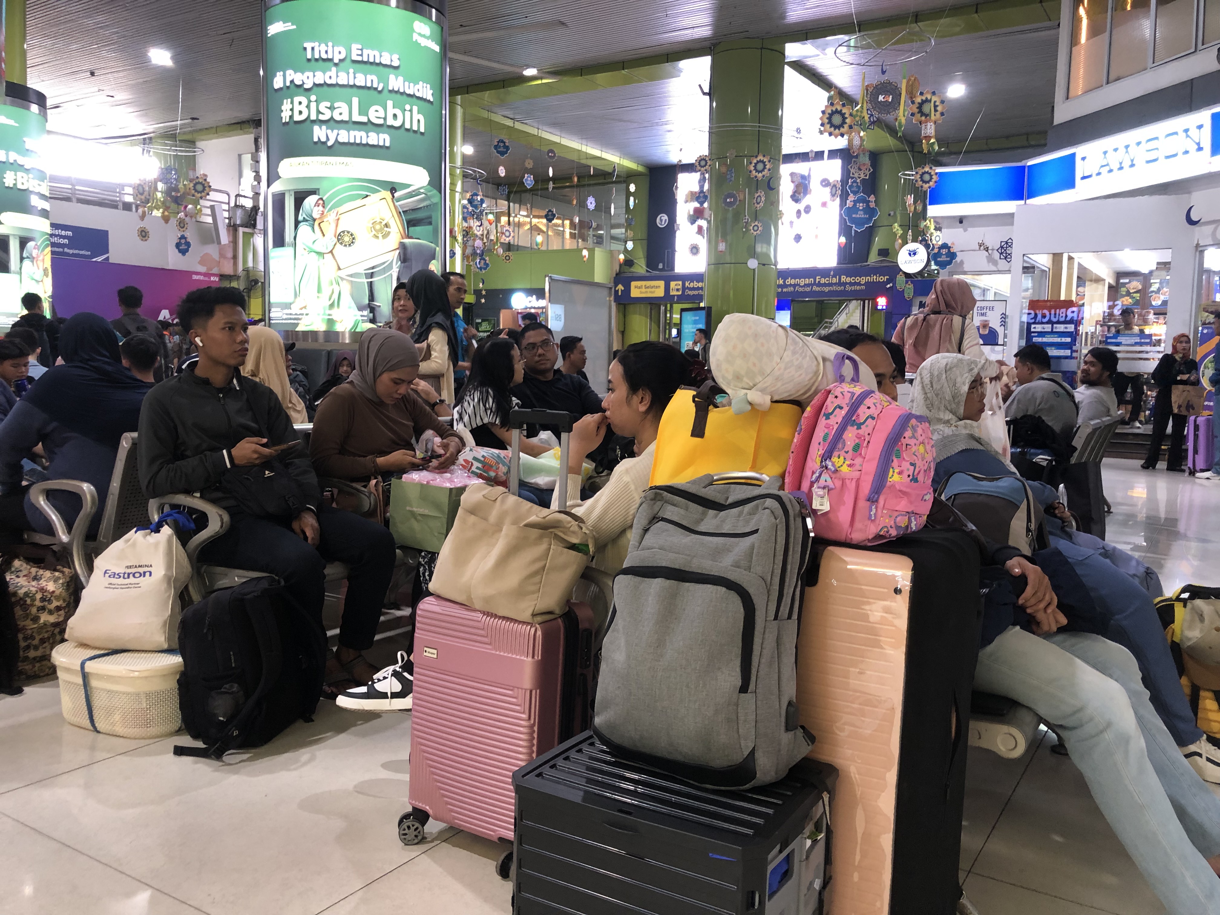 Curhat Pemudik, Rela Menunggu 8 Jam di Stasiun Gambir