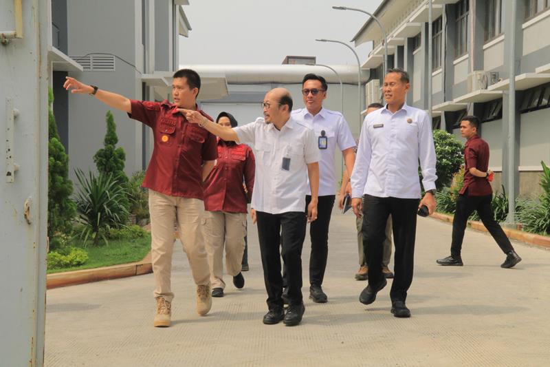 Kakanwil dan Inspektorat Tinjau Persiapan Pembangunan Pagar Rutan Surabaya