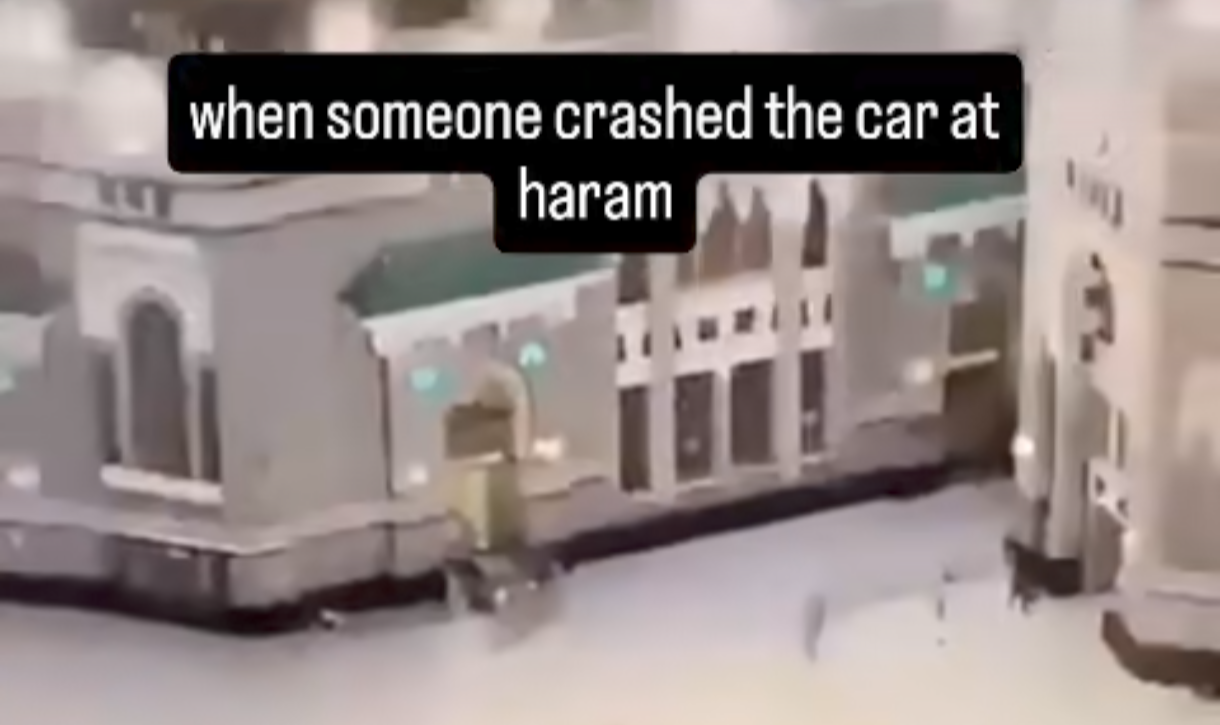 Kejadian Langka Ketika Pintu Masjidil Haram Ditabrak Pengemudi Mobil, Rem Blong?