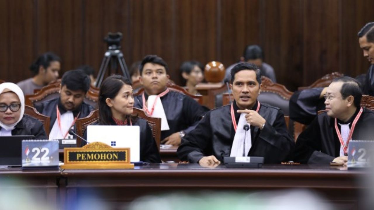 Uji Materi Pasal 21 UU Tipikor: DPR Dukung Hasto, Pemerintah Tegas Menolak