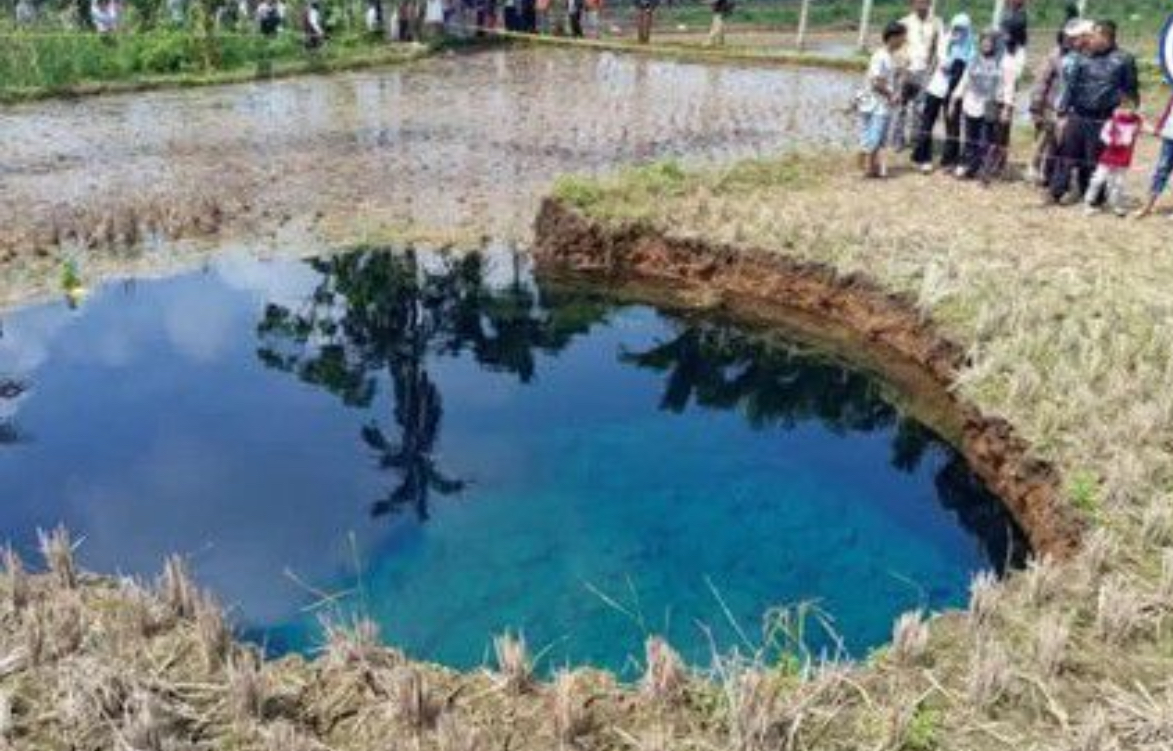 Fenomena Kemunculan Sinkhole Bikin Heboh, Epidemiolog Ingatkan Waspada Minum Airnya Sebelum Ada Penelitian