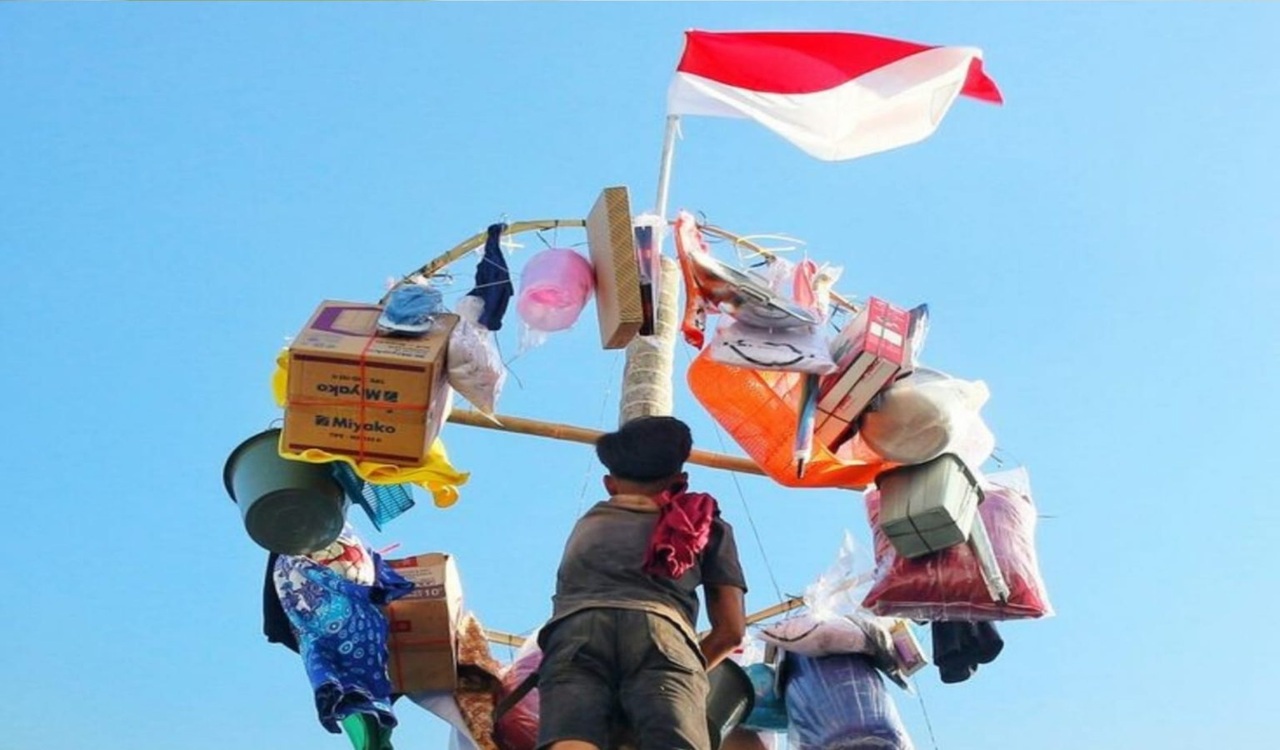 Makna dan Sejarah Lomba Panjat Pinang: Tradisi Seru dan Sarat Makna di Tanah Air