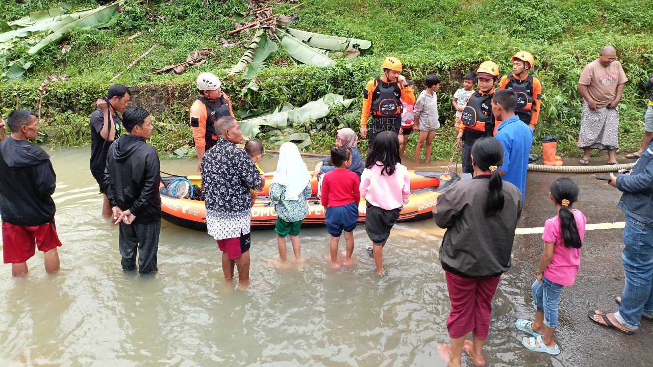 Respons Banjir Pandeglang, DMC Dompet Dhuafa Kerahkan Tim Tanggap Darurat