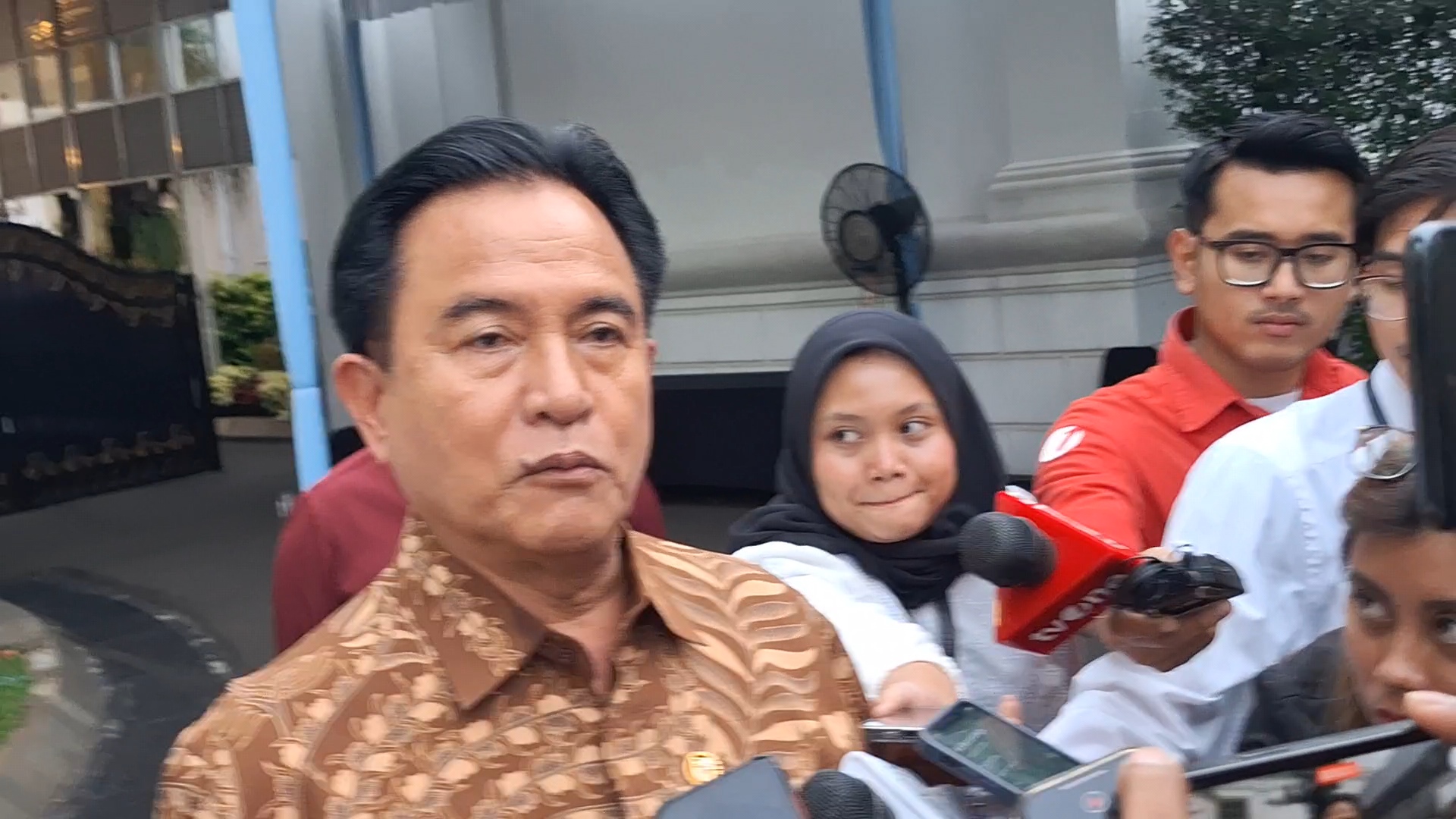 Yusril Pastikan Pemerintah Respons Positif Tuntutan 17+8, Hukum Ditegakkan Tanpa Abaikan HAM