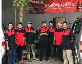 Tim PKM Polinema Dorong Bengkel Sudimoro Diesel Malang Raih Loyalitas Pelanggan 