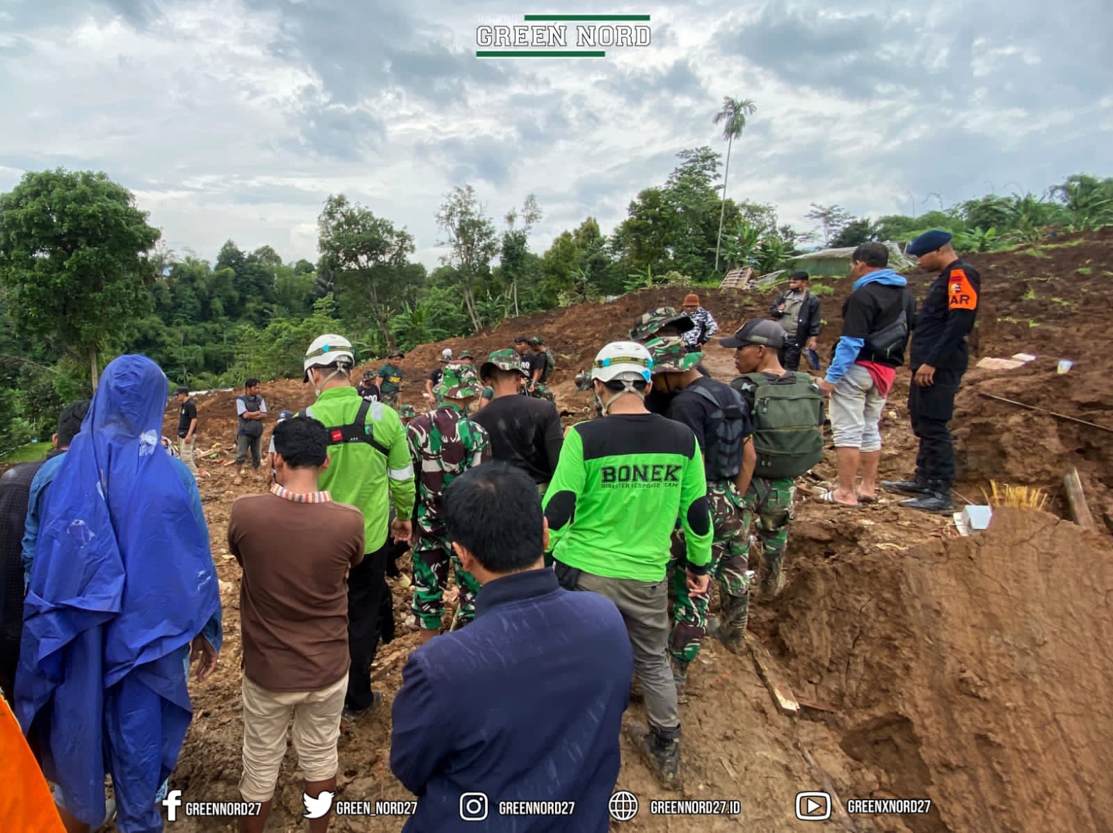 Bonek Disaster Response Team Bantu Evakuasi Korban Gempa Cianjur