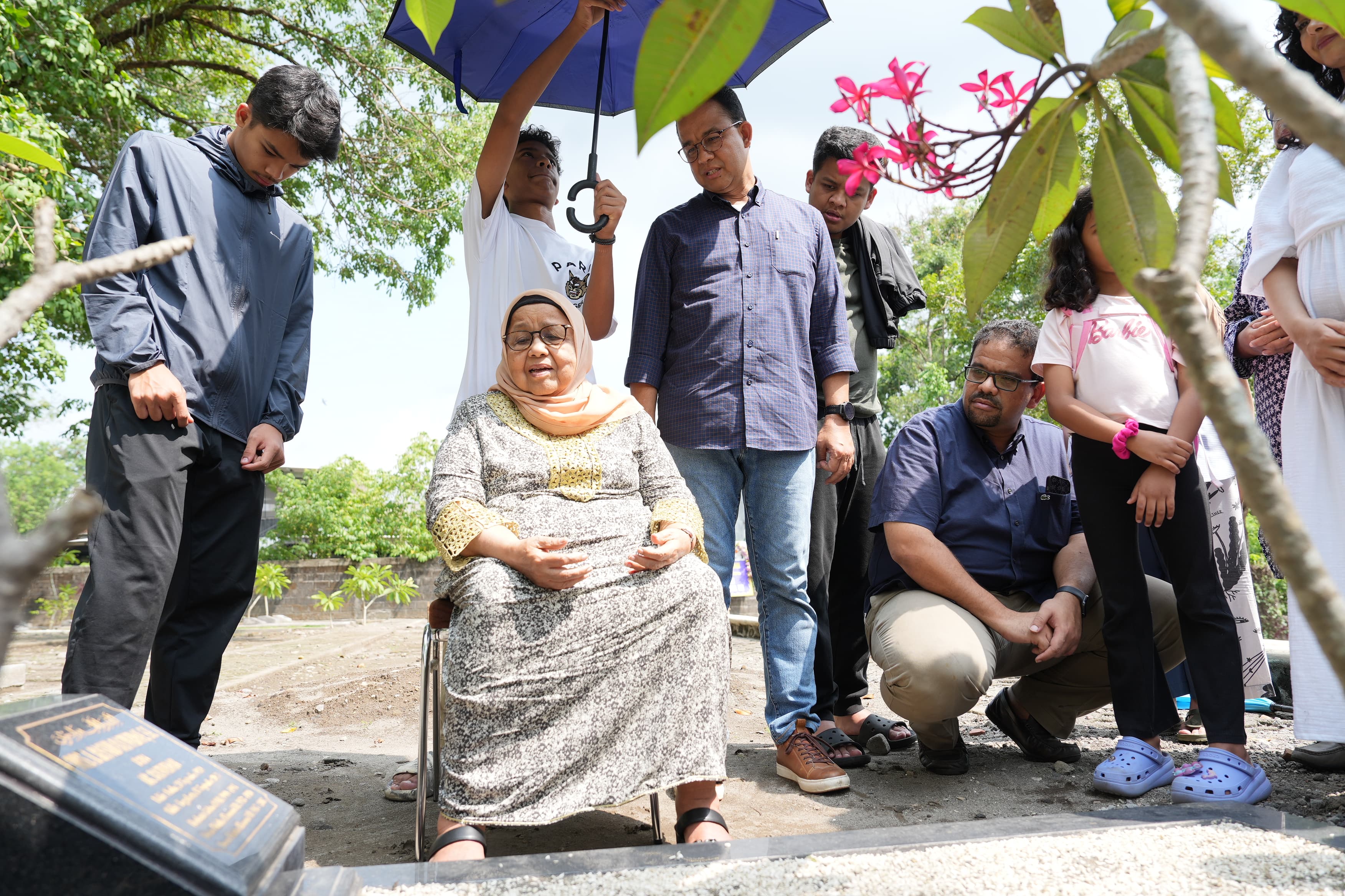 Ziarah ke Makam Ayah, Anies Teringat Pesan untuk Jangan Takut dalam Perjuangan