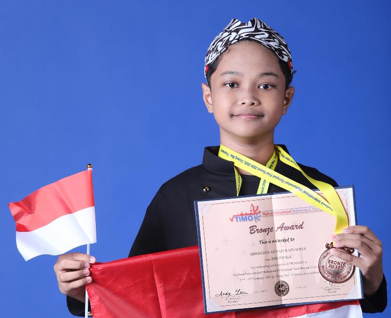 Siswa SDN Klampis Ngasem I Surabaya Raih Medali Perunggu di Olimpiade Matematika Thailand