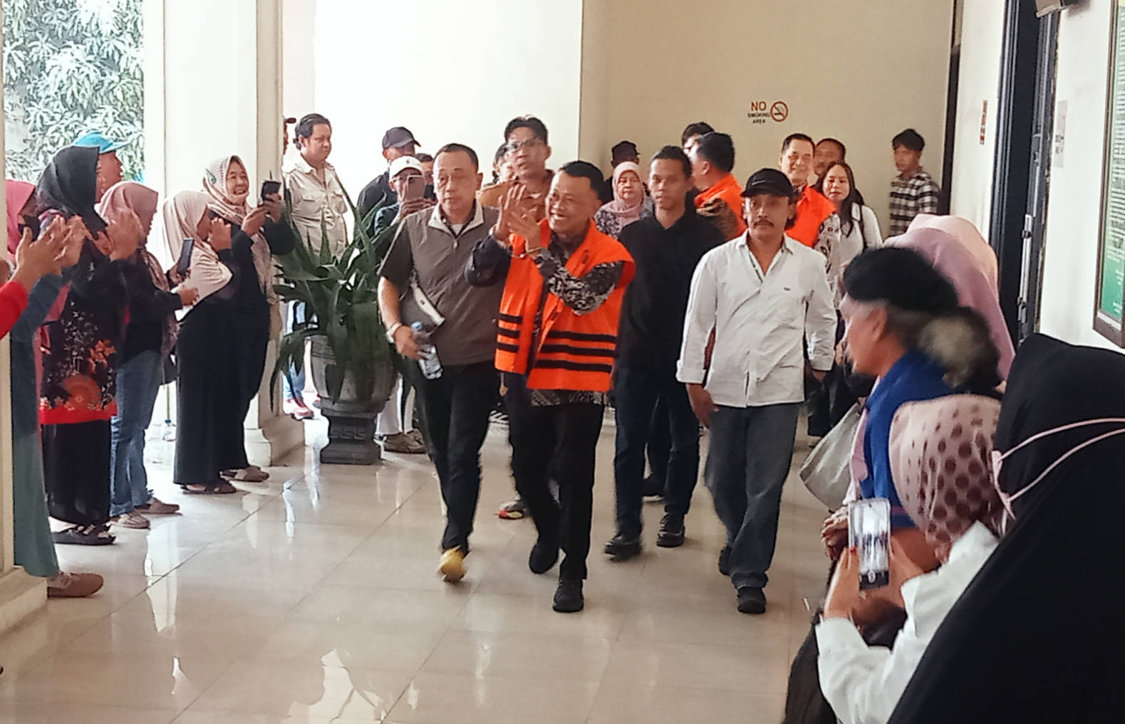 Sidang Putusan Sugiri Sancoko Ditunda, Simpatisan Pekik Takbir