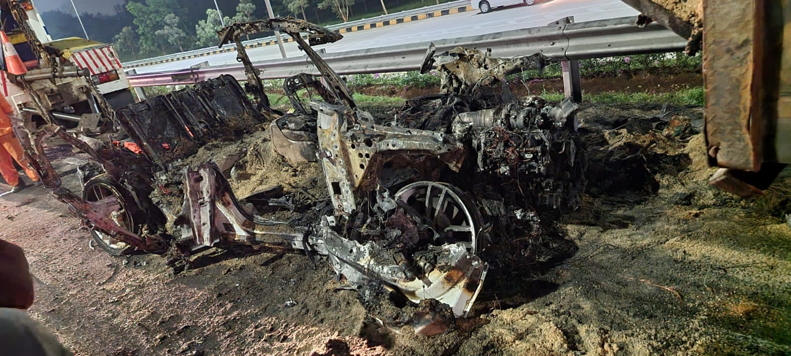 Kecelakaan Mobil Mewah Porsche, Tabrak Truk Hingga Hangus Terbakar di Tol Jagorawi, Kondisi Pengemudi Tragis