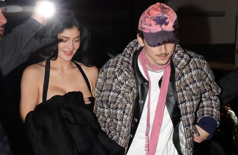 Jomblo Jangan Iri! Mesranya Timothée Chalamet dan Kylie Jenner saat Kencan di Paris