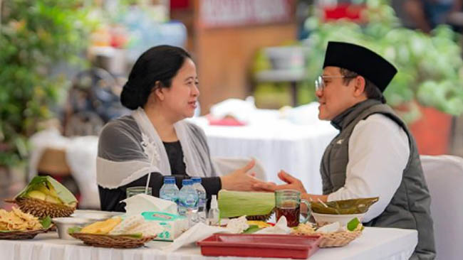Puan Maharani ‘Mesra’ dengan Cak Imin di Warung Pecel Ayam, Pengamat: Wong Cilik Lagi Lobi Pilpres 2024
