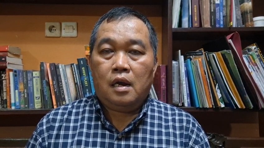 Koordinator MAKI Serahkan Salinan SK Soal Kuota Haji Tambahan ke KPK 