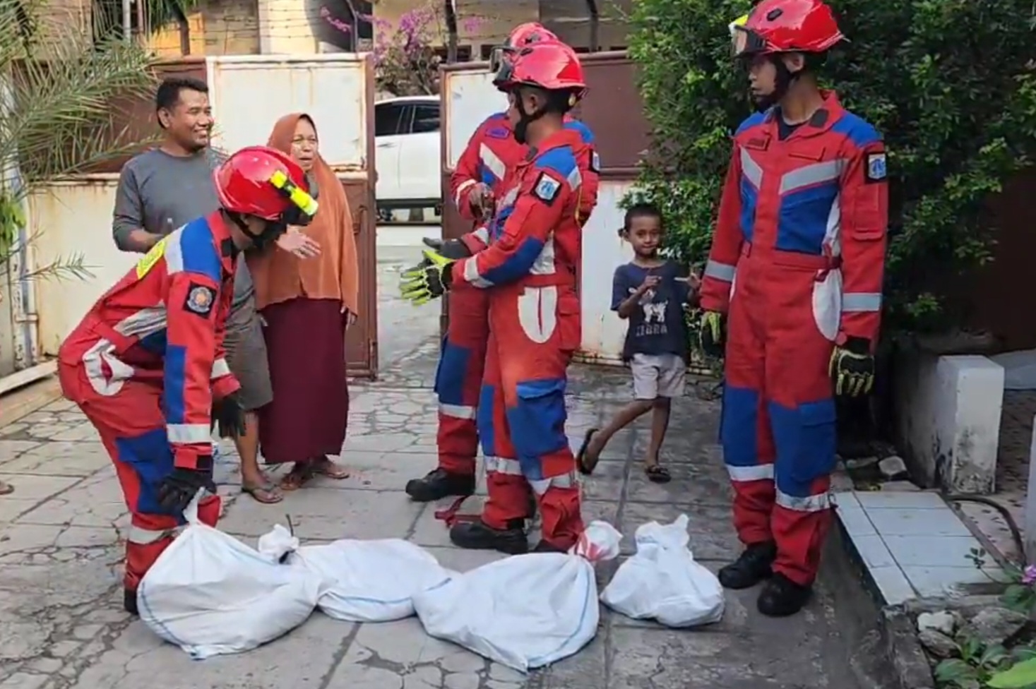 Geger! 4 Biawak Ukuran Jumbo Satroni Rumah Kontrakan di Koja