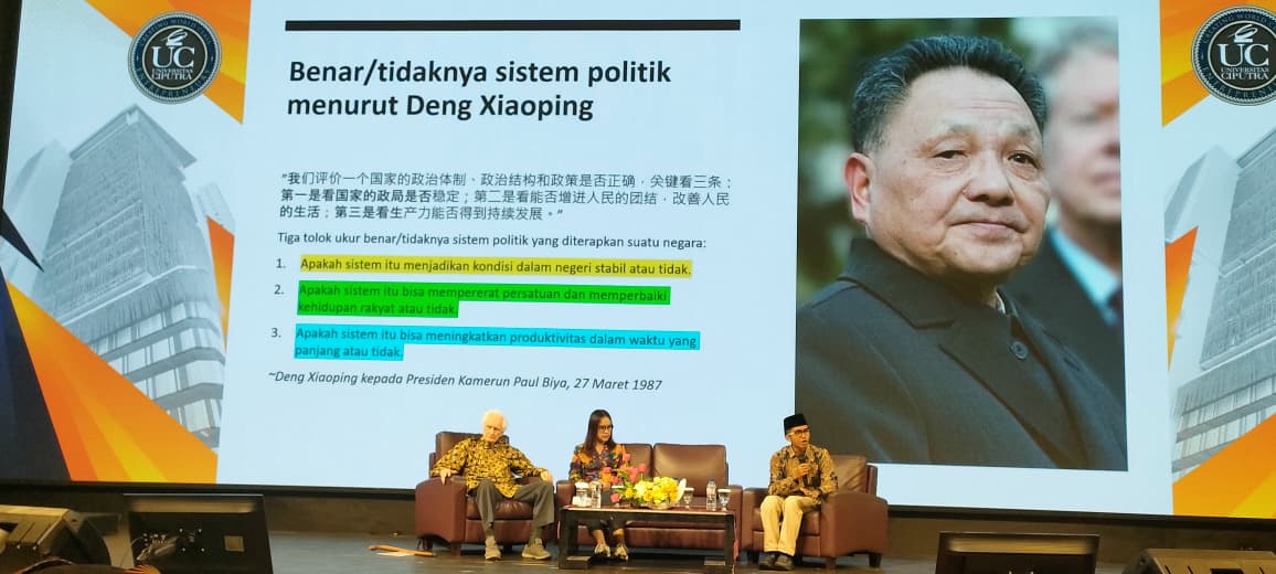 Demokrasi dan Pengalaman Tiongkok