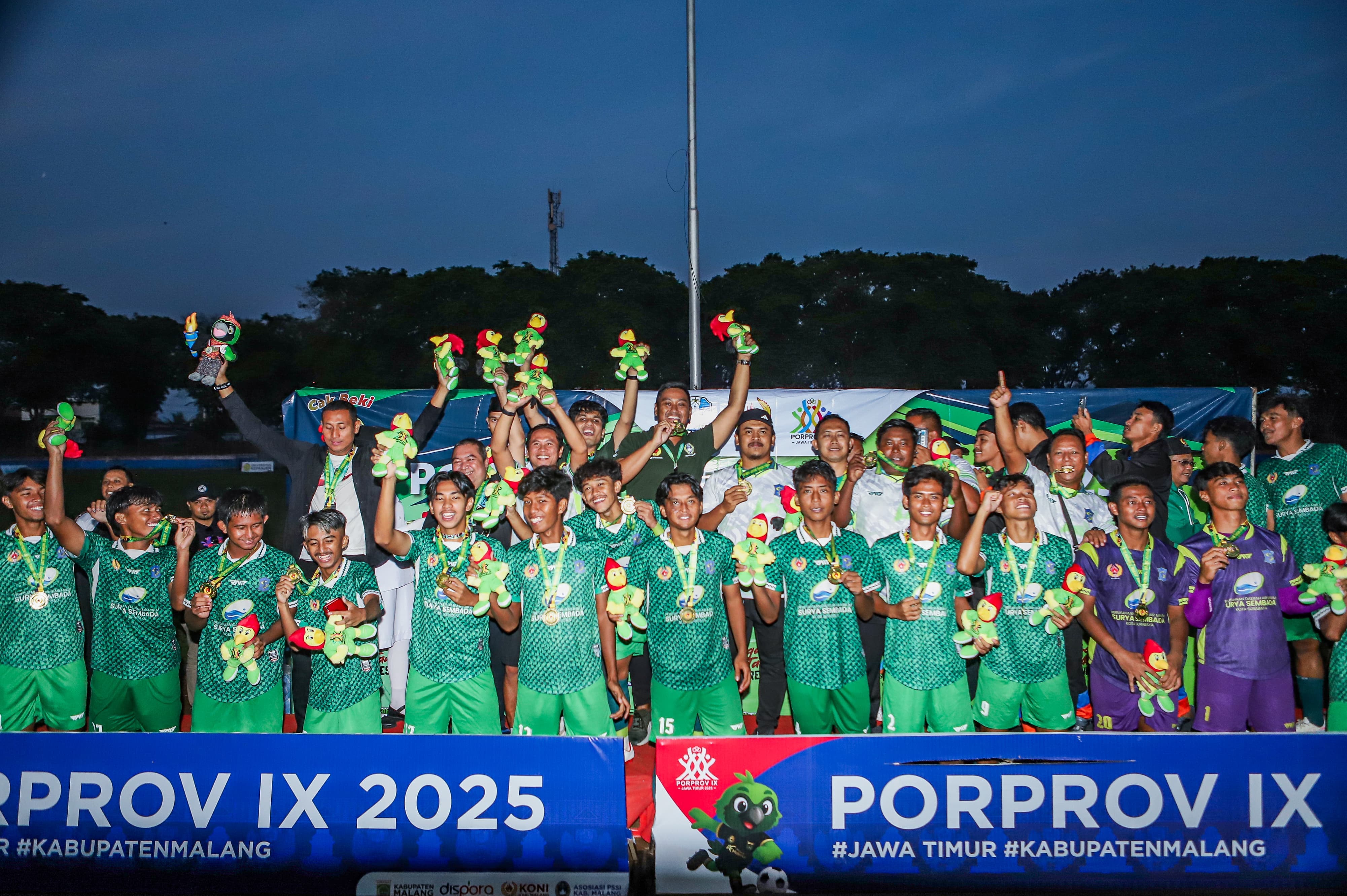 Tim Sepak Bola Surabaya Dapat Emas di Porprov Jatim IX, Menang Adu Penalti Lawan Mojokerto