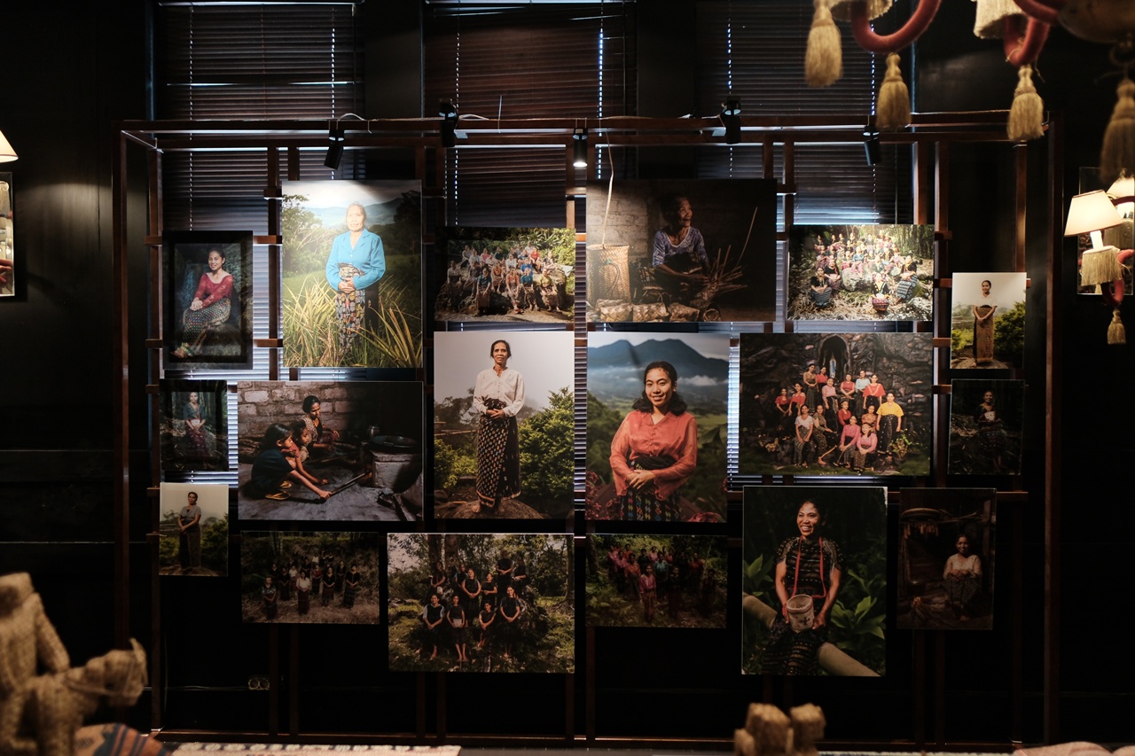 Perempuan Jadi Penggerak Ekonomi Restoratif NTT Lewat Weaving Wonders