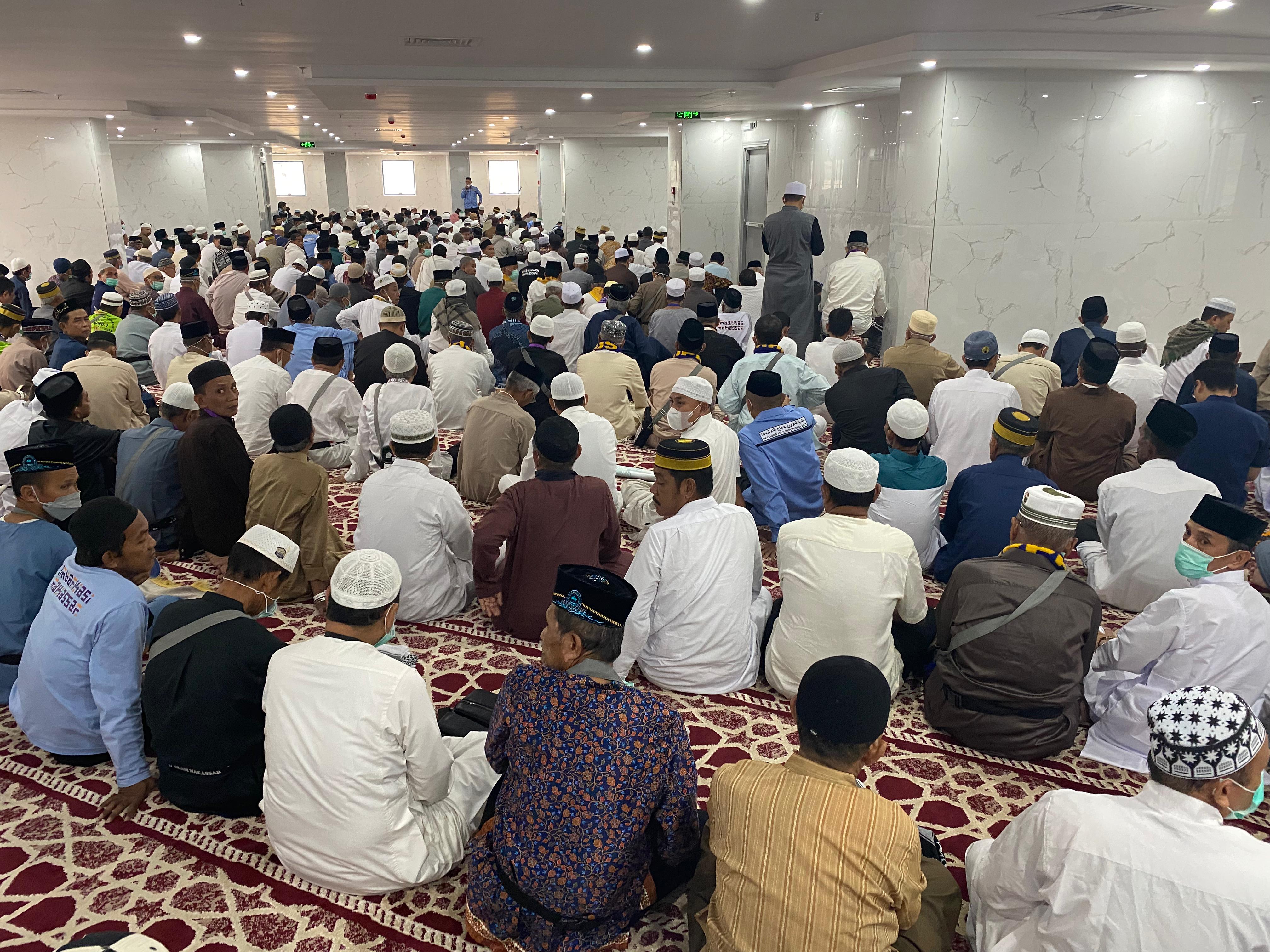 Patuhi Imbauan, Jamaah Haji Indonesia Salat Jumat di Hotel
