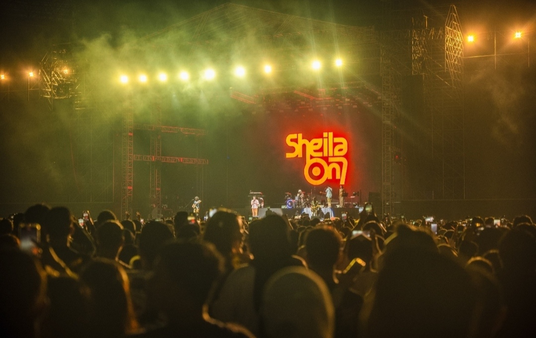 Sheila On 7 Lampiaskan Kerinduan Penggemar di Konser Tunggu Aku di Samarinda