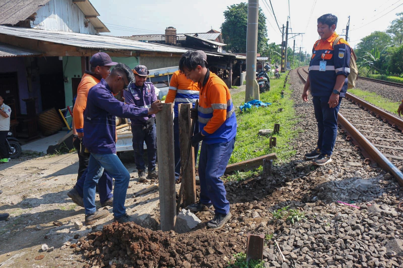 Kurangi Kecelakaan, PT KAI Kembali Tutup Perlintasan Sebidang Liar di Kota Bogor