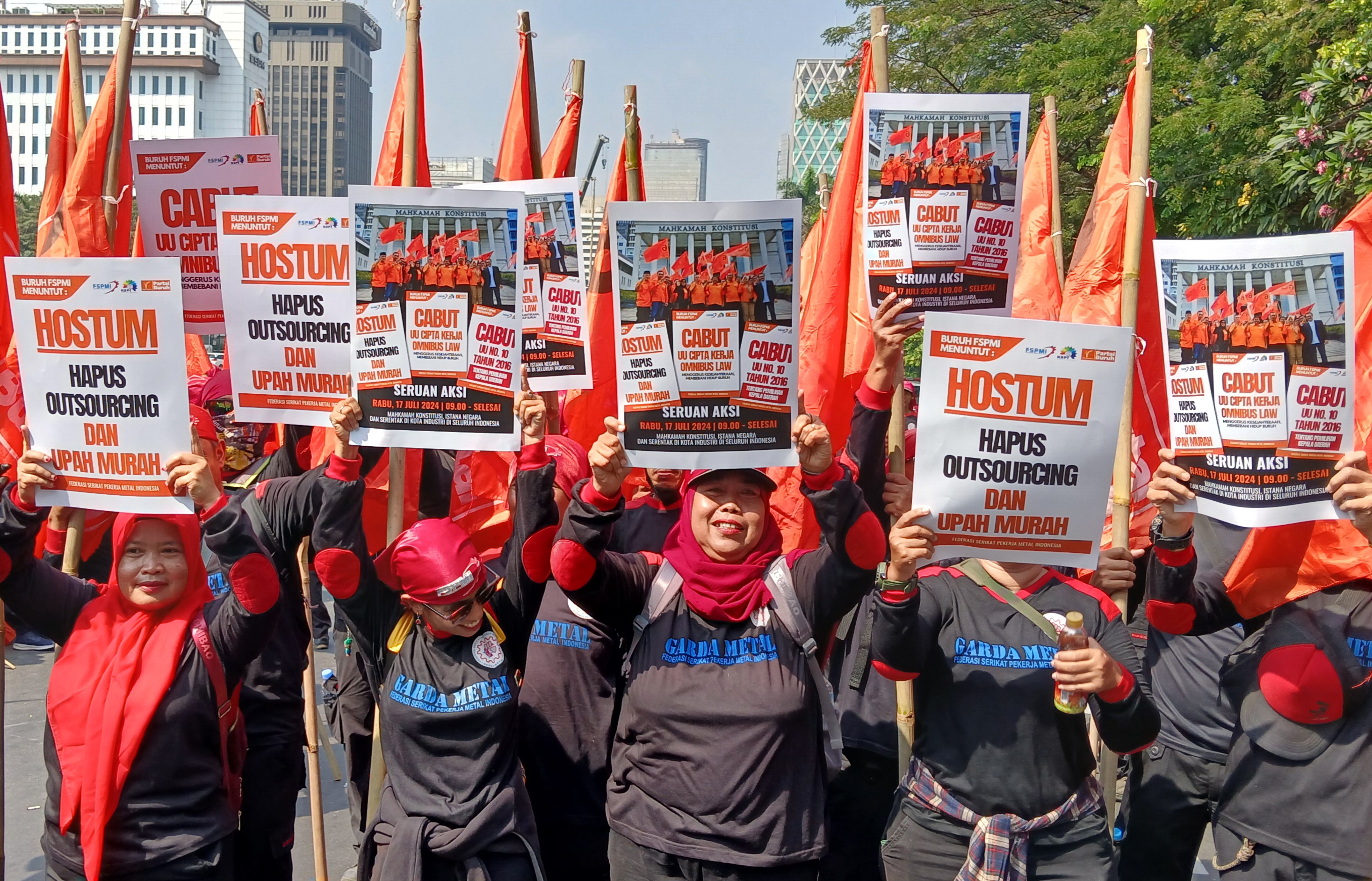 Ratusan Buruh Desak MK Cabut Omnibus Law UU Cipta Kerja, Said Iqbal Sampaikan 9 Tuntutan 