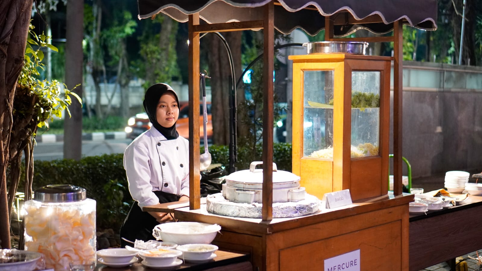 Pasar Malam Darmo di Mercure Surabaya Grand Mirama, Menikmati Cita Rasa Jalanan di Jantung Surabaya