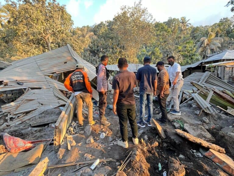 Dompet Dhuafa Hadirkan Layanan Dapur Umum dan Pos Hangat Bagi Penyintas Gunung Lewotobi Laki-laki