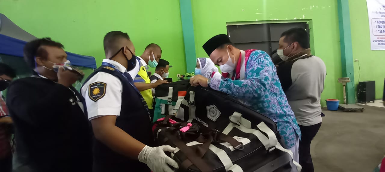 Calon Jamaah Haji Langsung Jalani Pemeriksaan Kesehatan dan Barang