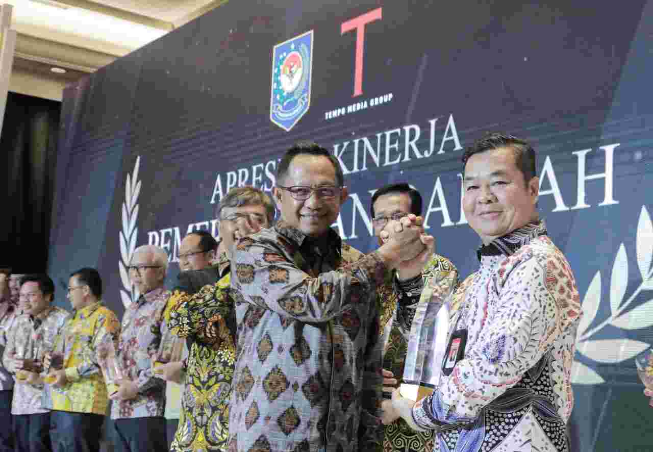 Pemprov DKI Jakarta Menerima Penghargaan Aspek Kinerja Total Tingkat Provinsi