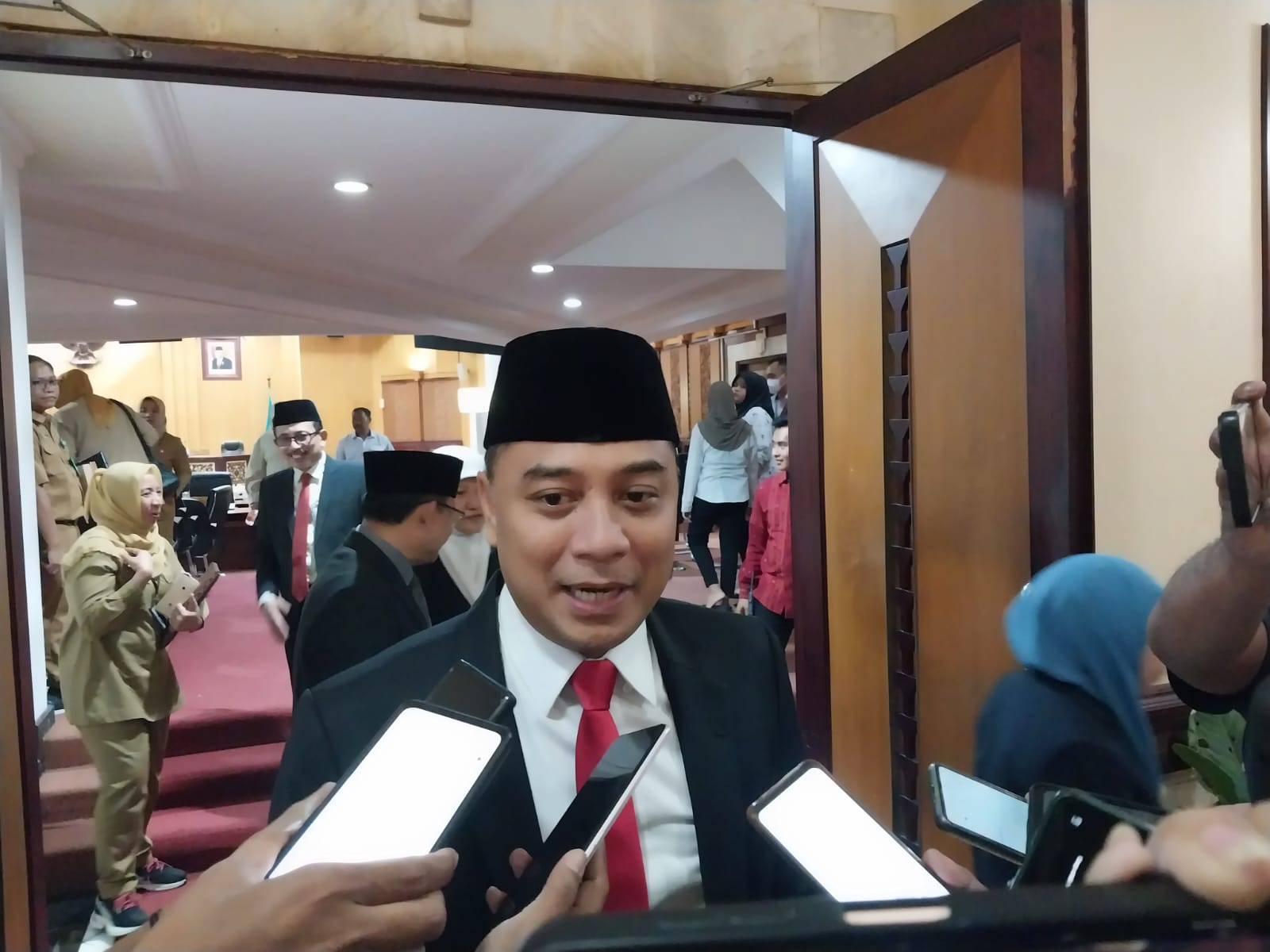 Gibran dan Bobby Bakal Terima Satyalancana Karya Bhakti Praja Nugraha di Surabaya