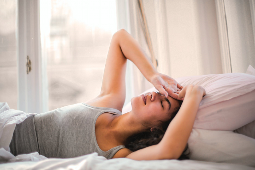 Kenapa Bangun Tidur Kepala Pusing? 5 Hal Ini Bisa Jadi Penyebabnya